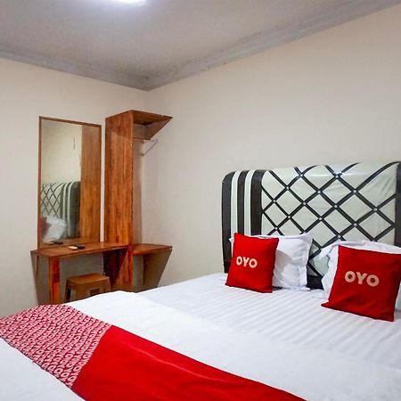 Hotel O Medan City Center Near Plaza Medan Fair Buitenkant foto